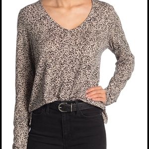 NWT Sanctuary V-Neck Cozy Pocket Long Sleeve Top